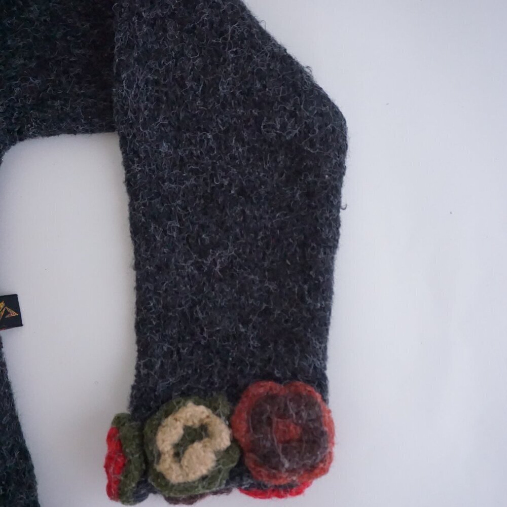 Vintage Afrika Charcoal Wool Crochet Floral Appliqué Cardigan Boho Grandmacore S - Picture 4 of 8